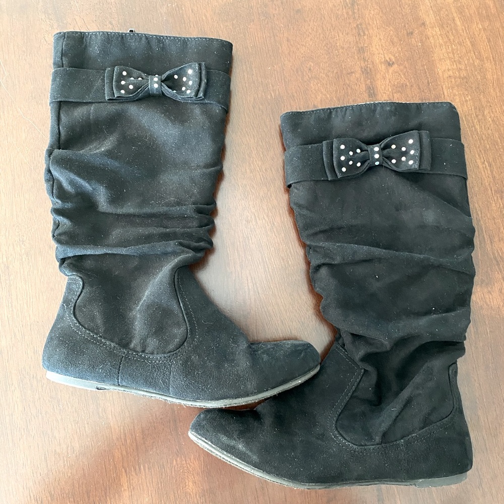 Like New Arizona black faux suede boots size 3